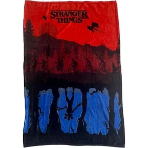 Offizielle Stranger Things Vliesdecke superweich Mitternacht umgedrehtes Design - Bild 1 von 7