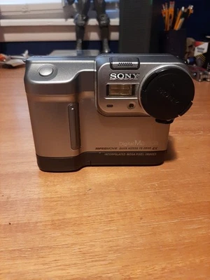 Sony Mavica MVC-FD83 0.9 MP Digital Camera - Silver Tested No Battery  - Image 1 of 4