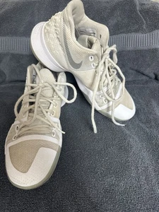 Tenis de baloncesto Nike Zoom Kyrie 3 blanco/marfil cromado para hombre talla 8,5 - Imagen 1 de 9