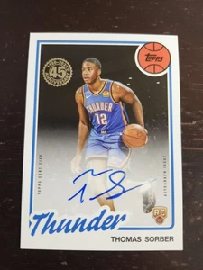 2025-26 Topps Basketball 1980-81 45th Anniversary Thomas Sorber AUTO Rookie - Bild 1 von 2