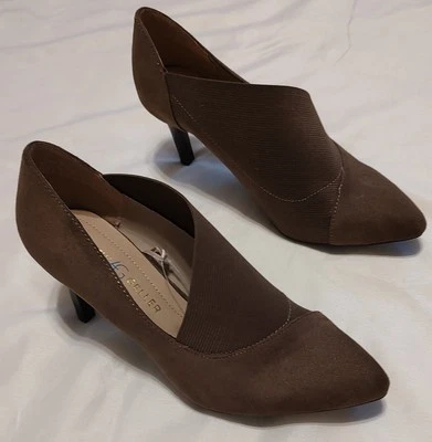 Andrew Geller Tucket Women's Sz 7.5 W High Heel Pumps Brown Faux Suede - Image 1 of 4