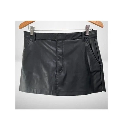 Zara Mini Skort 人造皮革黑色口袋中号 — 第 1/3 张图片