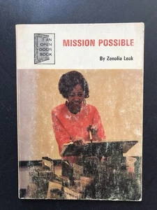 Mission Possible von Zenolia Leak. P/B 1. Auflage 1970 Ex-Lib. Ein Buch mit offener Tür - Bild 1 von 17