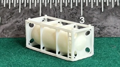 Tanque de productos químicos peligrosos ISO escala N impreso en 3D resina blanca 1:160 sin pintar Foto 1 de 4
