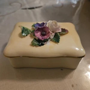 1920 -1930er Crown Staffordshire of England Porzellan Schmuck Box und Nadelschale  - Bild 1 von 4