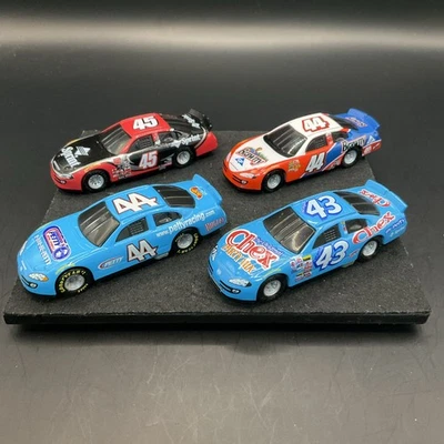 1 Lote de 4 Coches Diecast NASCAR General Mills Dodge Promo 2000, 2001 1/64  Foto 1 de 3