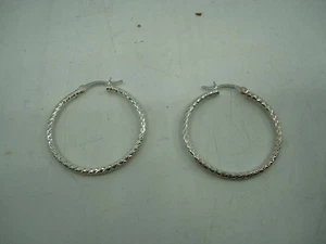 Par de pendientes de aro redondos de plata de ley texturizada .925 BS de colección - Imagen 1 de 6