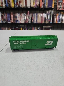 TYCO Burlington Northern BN 100024 GREEN Box Car.  HO SCALE. VINTAGE - Picture 1 of 3