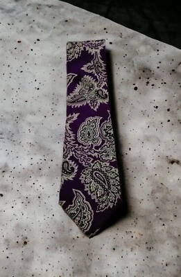 Corbata a Rayas Claiborne Para Hombre 100% Seda Púrpura y Blanca Hecha en EE. UU. Foto 1 de 4