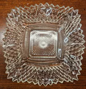 Plato de caramelo de vidrio transparente prensado vintage borde cuadrado con volantes patrón de diamante - Imagen 1 de 4