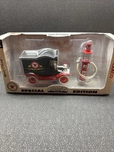 Die-Cast 1:24 TEXACO 1912 Ford Model T Delivery Car Metal Coin Bank & Gas Pump - Picture 1 of 1