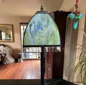 Lámpara estilo Tiffany misión curva J Devlin 25" pantalla de vitral verde y azul - Imagen 1 de 7