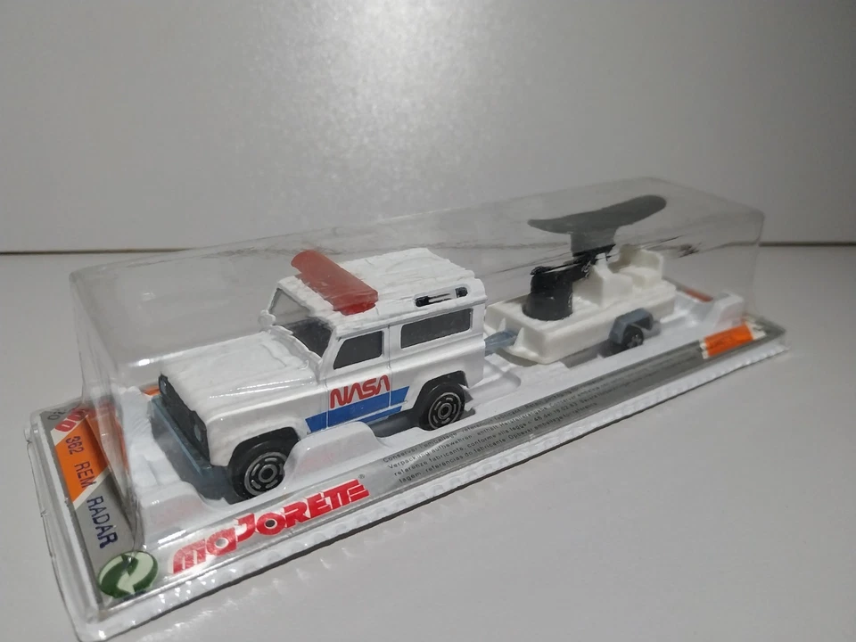 MAJORETTE LAND ROVER + REMORQUE RADAR SÉRIE 300 - Photo 1/3