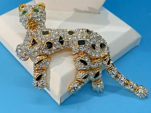 Cheetah Jointed Brooch White & Green Rhinestones w/Black Enamel Set in Gold Tone - Picture 1 of 12