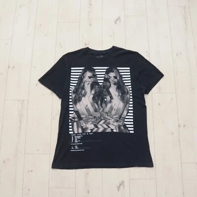 Marc Ecko Cut & Sew Sexy Girl Porn Print Y2K Men's Graphic T-Shirt Hip Hop Tee - Image 1 of 4