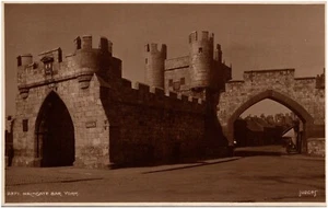 Walmgate Bar Medieval Gateway York England 1910er RPPC Postkarte Richter Foto - Bild 1 von 2