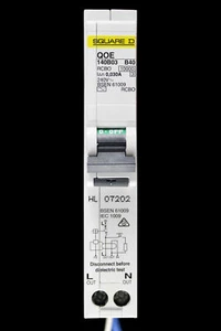 SQUARE D 40 AMP CURVE B 10kA 30mA RCBO TYPE AC QOE 140B03 - Picture 1 of 6