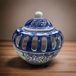 Vintage Two's Company Canton Collection Blue White Porcelain Potpourri Burner - Picture 1 of 5