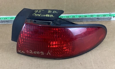 Luz trasera montada en panel cuarto lateral derecho Ford Contour 1995-1997 OEM Foto 1 de 4