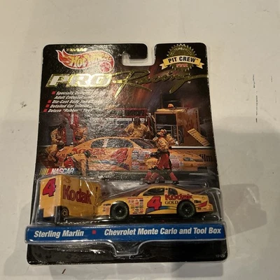 NASCAR 1998 Hot Wheels Pit Crew #4 Bobby Hamilton 1/64 Chevy Monte Carlo y caja de herramientas Foto 1 de 3