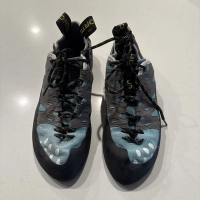 La Sportiva 10QTU Tarantulece W Rock Climbing Shoes Mens Sz 8.5 Lace Up - Image 1 of 4