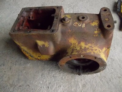 Farmall Cub RC Tractor IH original transmission housing case 351530R3 - Image 1 of 4