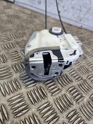 ЗАМОК ДВЕРИ TOYOTA YARIS ЗАДНИЙ ЛЕВЫЙ 1,4 Л MAN PET 2017 - Изображение 1 из 4