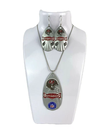 Tampa Bay Buccaneers Logo Vintage Teardrop Spinner Earrings &/or Necklace Set Cover