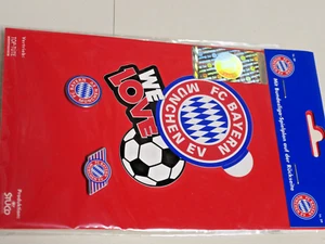 FC Bayern München - 2 Pins + we love Aufkleber - Picture 1 of 3