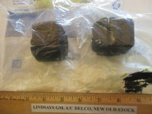 2 NEW OEM PIECES GM 2005/2010 COBALT "INSULATOR" FRONT STABILAZER SHAFT, 0902786 - Picture 1 of 4