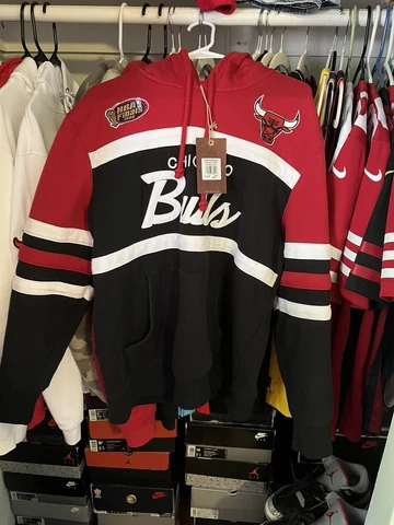 Mitchell & Ness NBA Chicago Bulls Champ City Mens Medium Scarlet Hoodie Cover