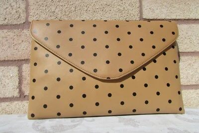 Bolso sin asas con sobre de invitación a lunares beige y negro J Crew Foto 1 de 4