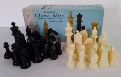 Milton Bradley MB 32 Plástico Ajedrez Hombres 4807 Auténtico Diseño Staunton 1969 Foto 1 de 4