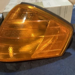 MERCEDES SL 129 300SL 500SL SIDE MARKER LIGHT LEFT AMBER 1298260243 - Picture 1 of 5