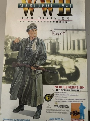 Dragon Models 12" GERMAN WAFFEN SS OFFICER LAH DIVISION NEW IN FACTORY BOX - Image 1 of 4