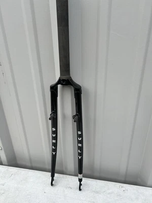 Horquilla de freno de llanta Surly Cross Check 700c negra 1 1/8" QR sin rosca Foto 1 de 4