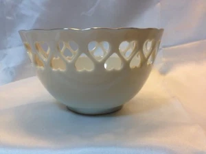 Lenox China Piercing Herz Bonbon Nuss Schale mit geprägter Rose innen Elfenbein Gold - Bild 1 von 6