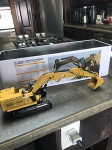 DM 1/50 Cat 395 Next Generation Excavator General Purpose Version Diecast Model - Picture 1 of 15