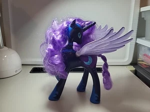 2013 My Little Pony G4 9" Nightmare Moon mit Lichtern/Sounds getestet - Bild 1 von 2