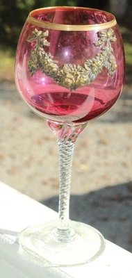 Lote de 6 ANTIGUAS COPAS DE VINO COPA DE ARÁNDANO tallo retorcido GUIRNALDA FLORAL APLICADA Foto 1 de 4