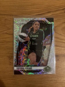 2024 Panini Prizm WNBA #69 Victoria Vivians Premium Box Set Prizms #/99 - Bild 1 von 2