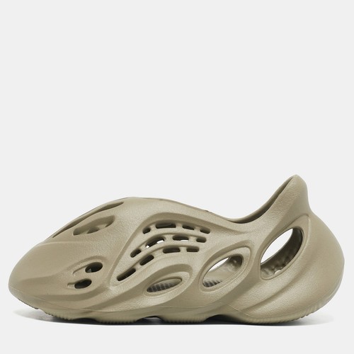 Sneakers Yeezy x Adidas grigio gommapiuma RNR sale pietra taglia 37