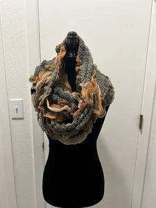 Cejon Rüschen Infinity Schal grau orange hellbraun strukturiert Statement Halstuch NEU Neu mit Etikett - Bild 1 von 3