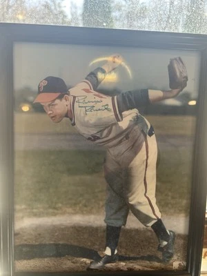 ROBIN ROBERTS AUTOGRAPHED AUTHENTIC Signed FRAMED 11X14 MLB PHILLIES Photo JSA - Image 1 of 3