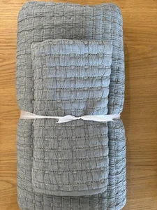 West Elm Reflections Eyelet Matelasse Quilt & Sham Blue Twin - Bild 1 von 6