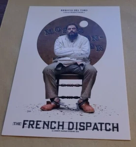CINEMA POSTCARD - THE FRENCH DISPATCH - BENICIO DEL TORO AS MOSES ROSENTHALER NM - Foto 1 di 2