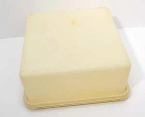Tupperware Square Cake Carrier Vintage Harvest Gold - Retro Kitchen Collectible - Picture 1 of 6