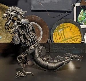 TREX Dinosaurio Hecho a Mano Escultura Soldada Personalizada Arte Metal 16" Alto + 18" Largo - Imagen 1 de 24