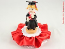 Cake Topper Laurea Statuina Sopra Torta Laureanda Laureata con Tocco e Pergamena