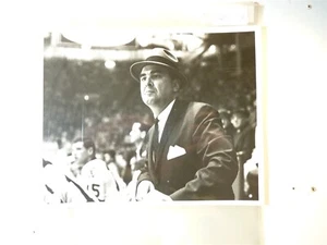 1960 RUDY PILOUS COACH CHICAGO BLACK HAWKS ORIGINAL ACTION PHOTO TAILLERFER - Picture 1 of 2